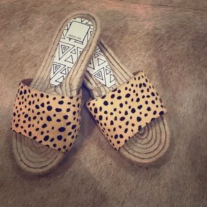 Like new dolce vita pony hair cheetah print slides